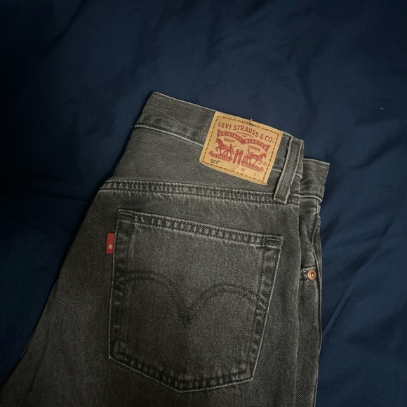 Levi's 501 Jeans - Picture 2 of 4